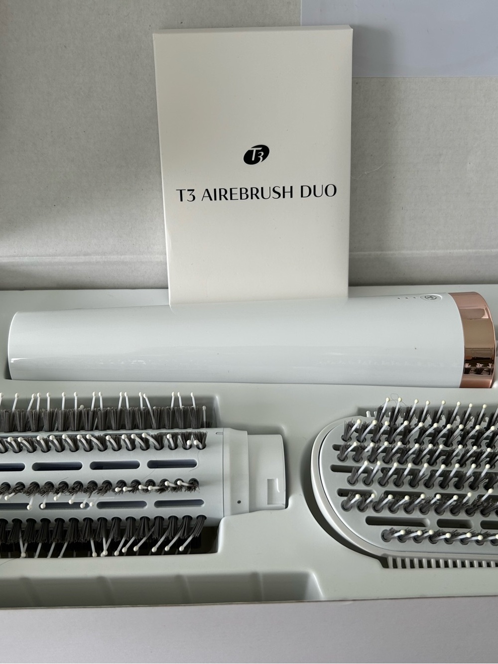 T3 Airebrush Duo Hot Air Brush in White with Rose Gold Accents